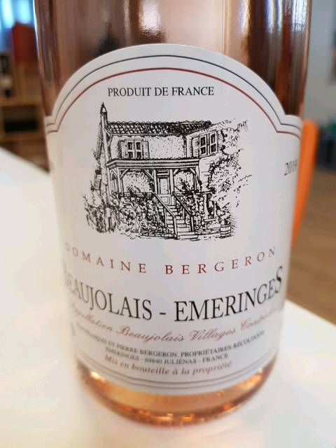 Bouteille de beaujolais rosé