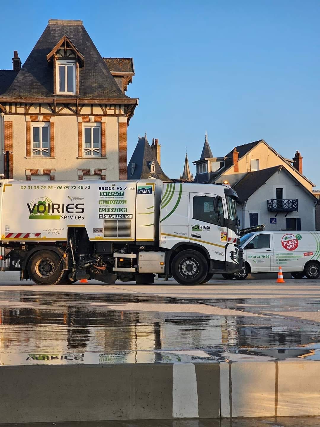 Nettoyage d'une place de village