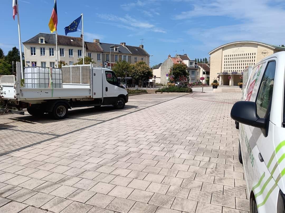 Nettoyage d'une grande place publique