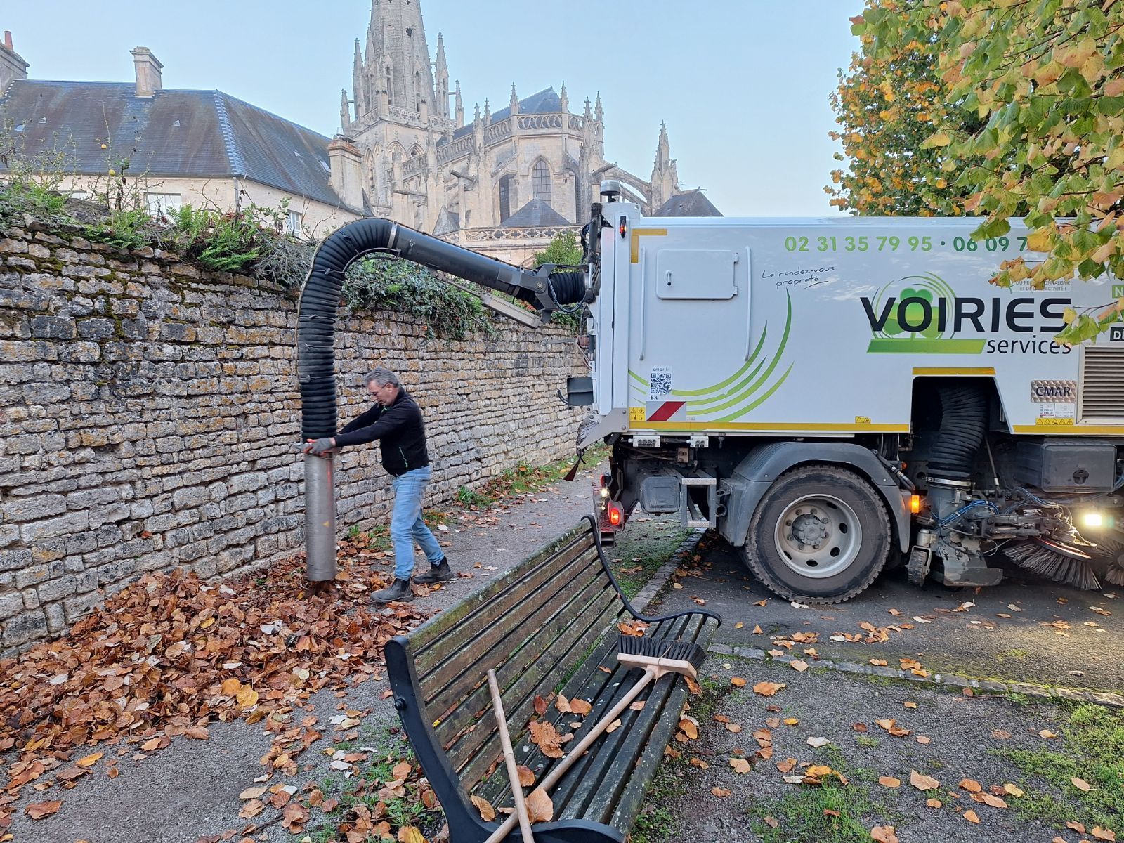 Souffleuse de feuilles mortes