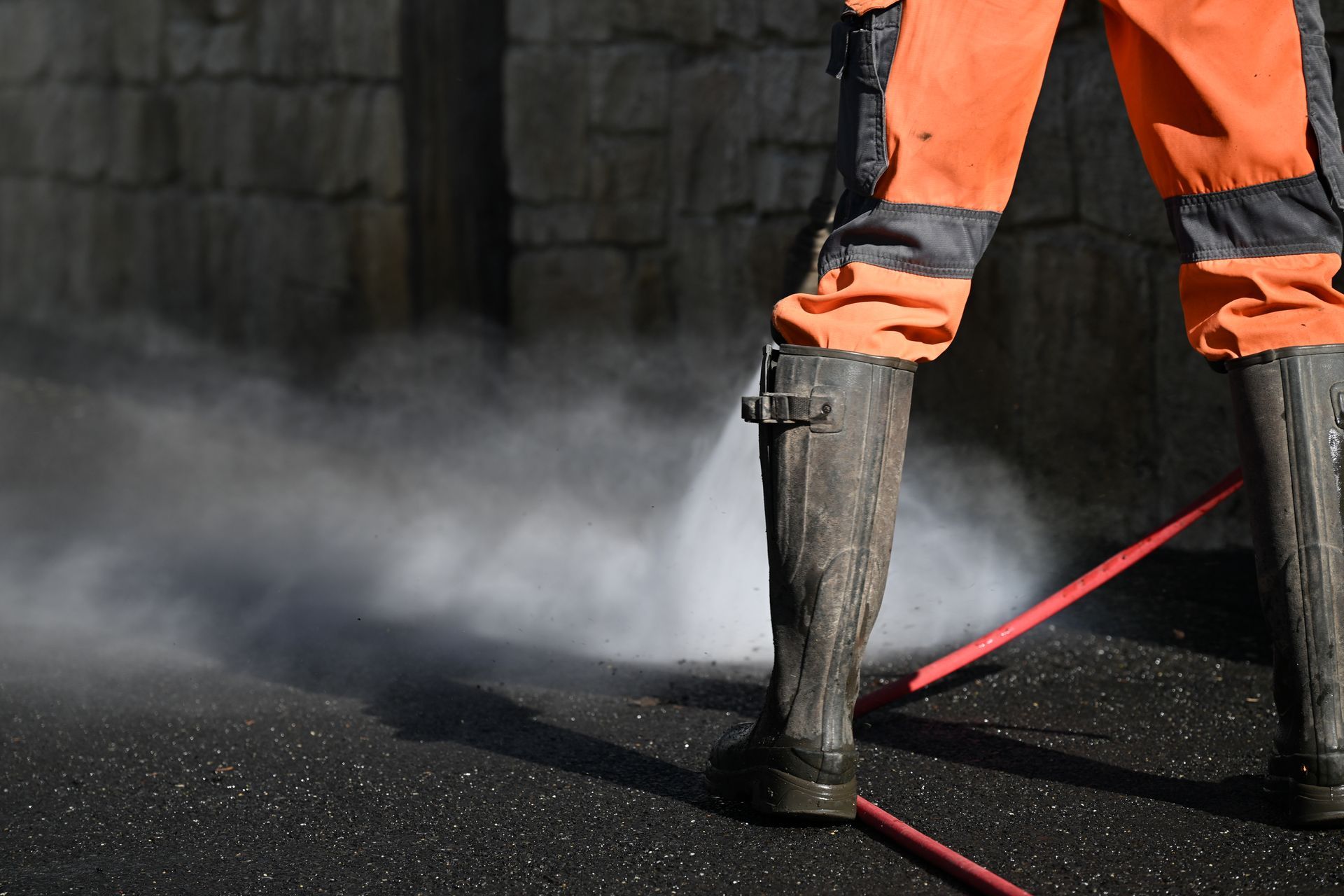 Tenue de haute visibilité noire et orange
