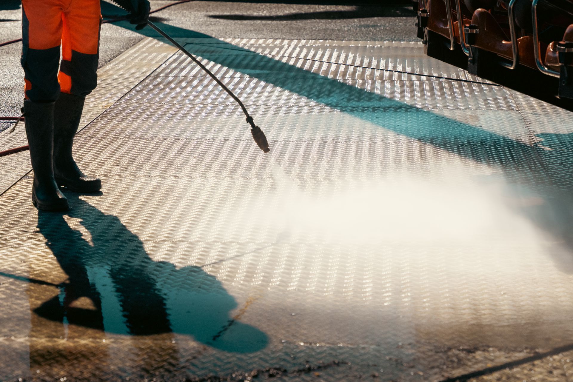 Nettoyage à haute pression d'une plateforme