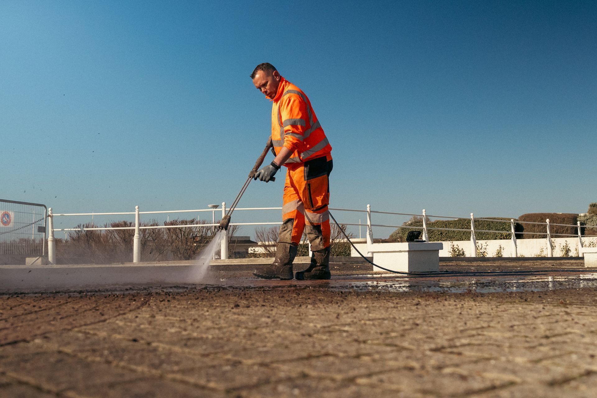 Nettoyage à haute pression d'un toit terrasse