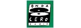 Logotipo de Onda Cero Radio con gráfico en blanco y negro sobre un cuadrado verde.