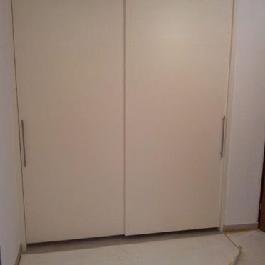 2 - türiger Schiebetürschrank