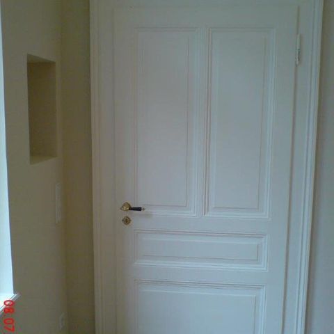 Altbautür mit Sprossenfeldern