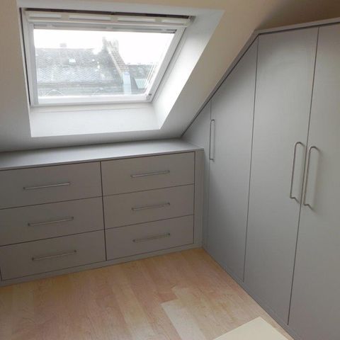 Einbauschrank mit Schräge beidseitig