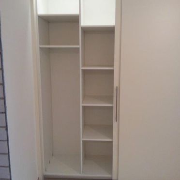 Offener Schiebetürschrank