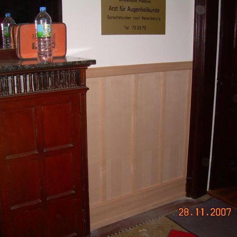 Wandverkleidung mit Füllungen