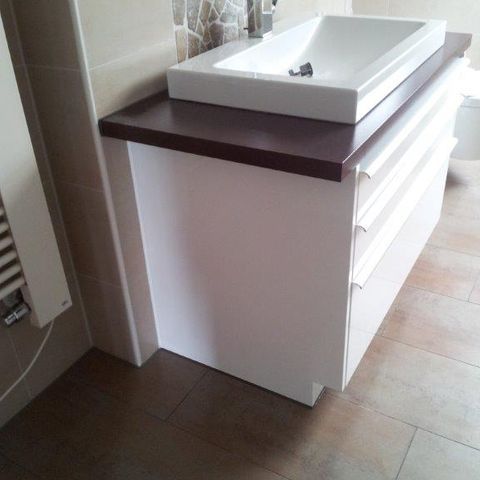 Waschtisch mit Schubladen