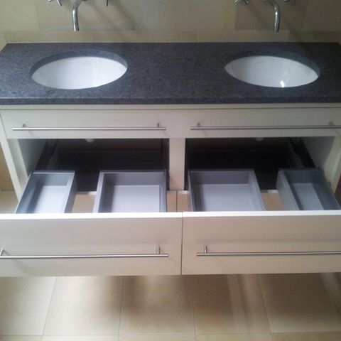 Waschtisch Seitenansicht