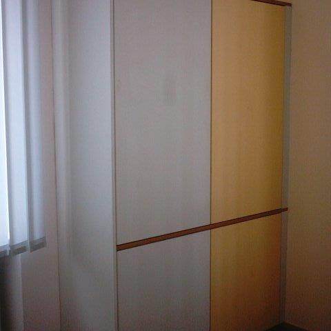 Zweifarbiger Einbauschrank