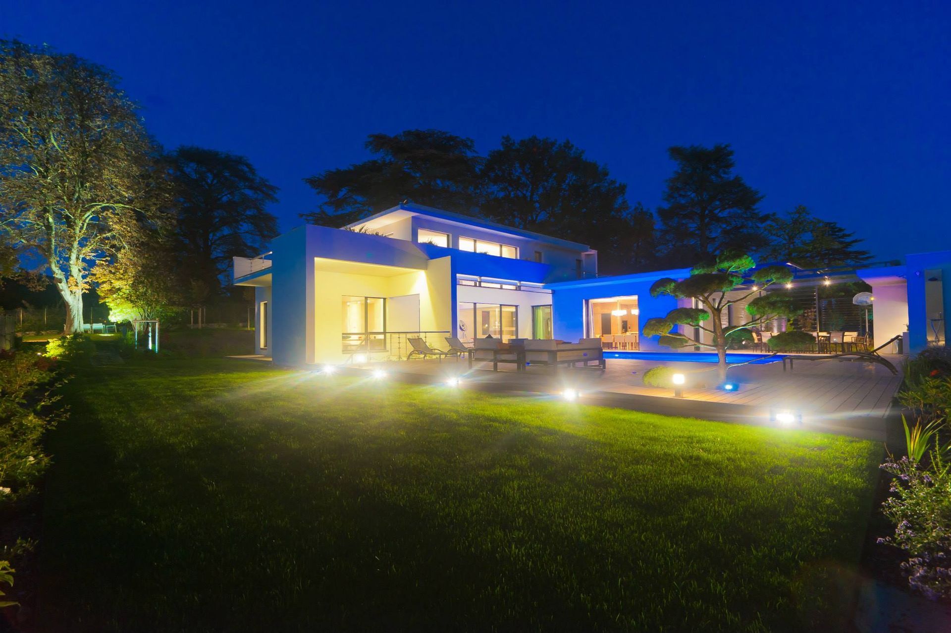 Éclairage de l'extérieur d'une villa