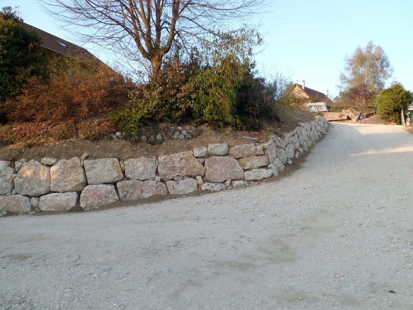 Photo de pose de muret et aménagement allée