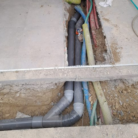 Photo de travaux d'installation d'évacuation d'eau usée