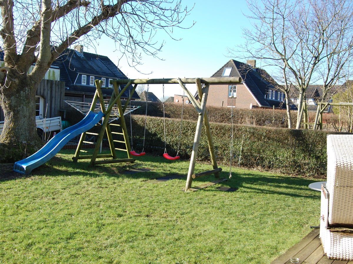 Der Innenhof lädt Kinder zum Spielen ein.