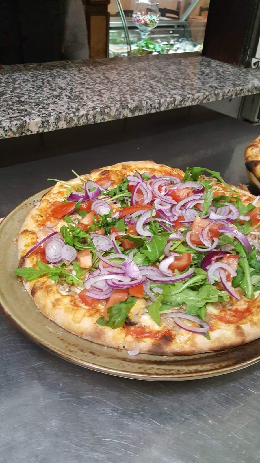 Pizza Rucola Rote Zwiebeln