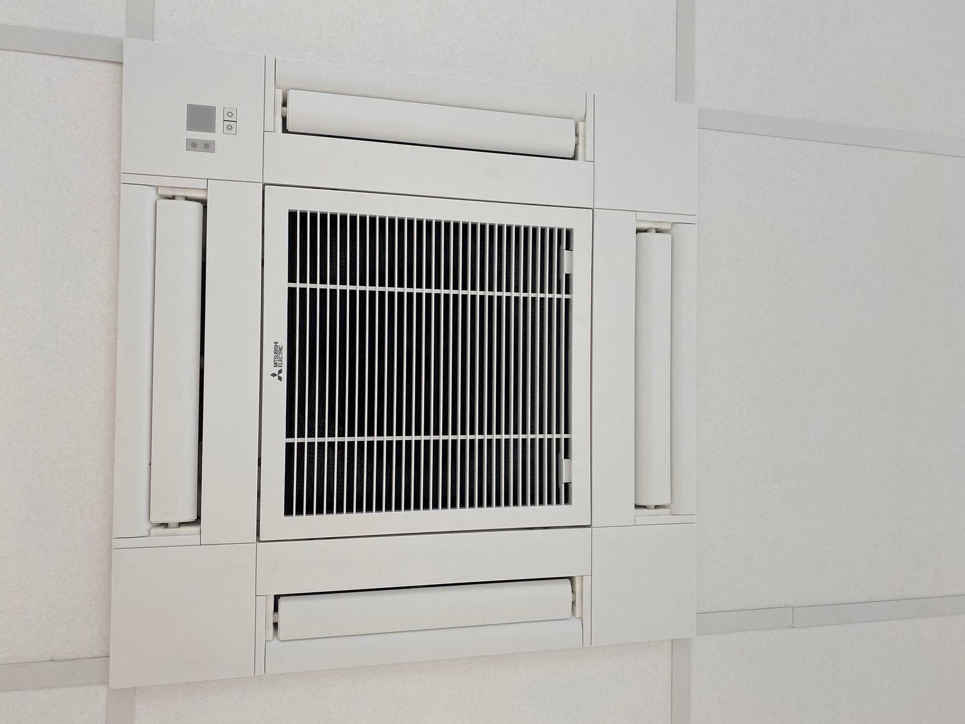 Climatiseur plafonnier vu de près
