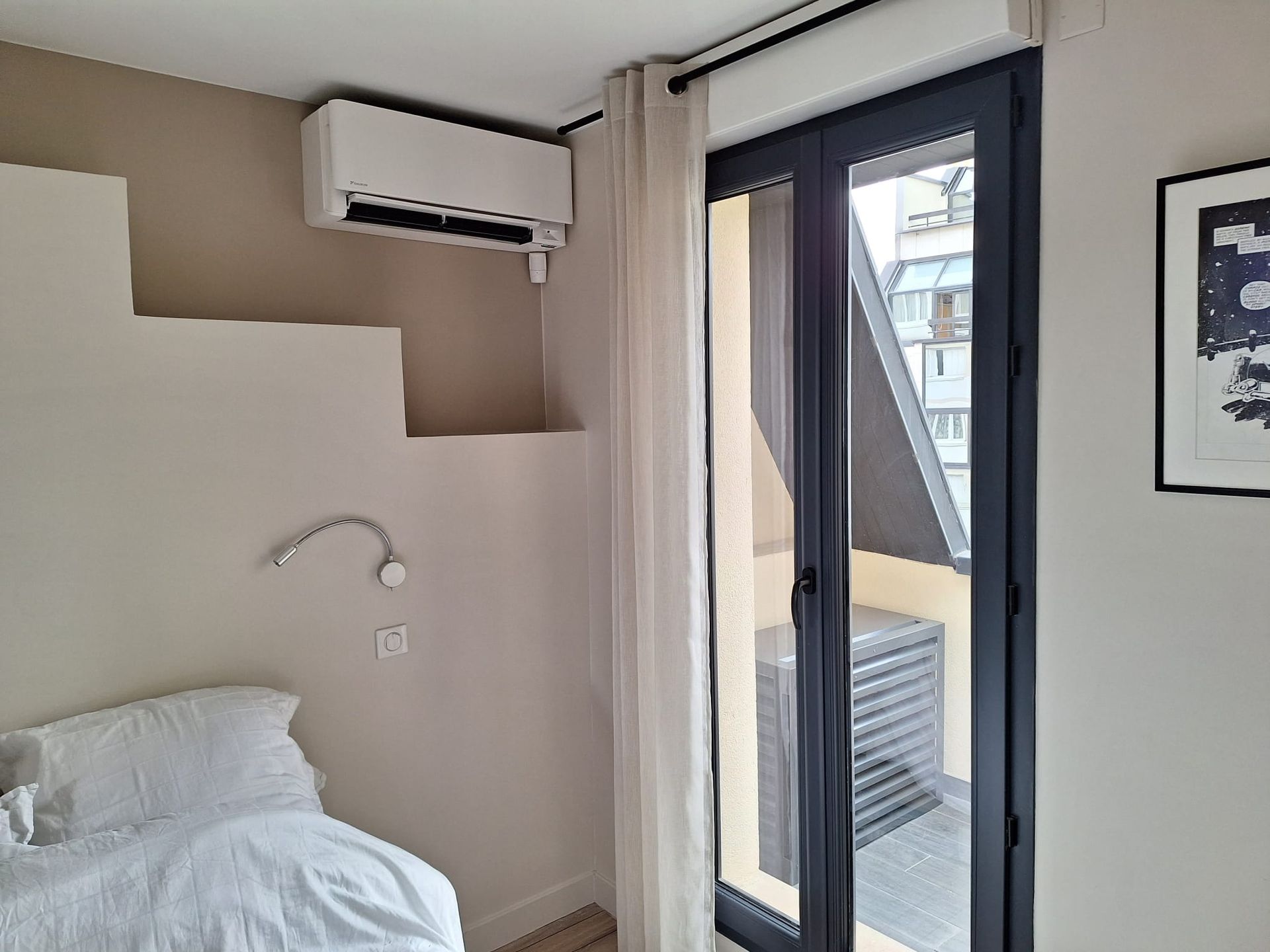 Climatisation murale dans la chambre