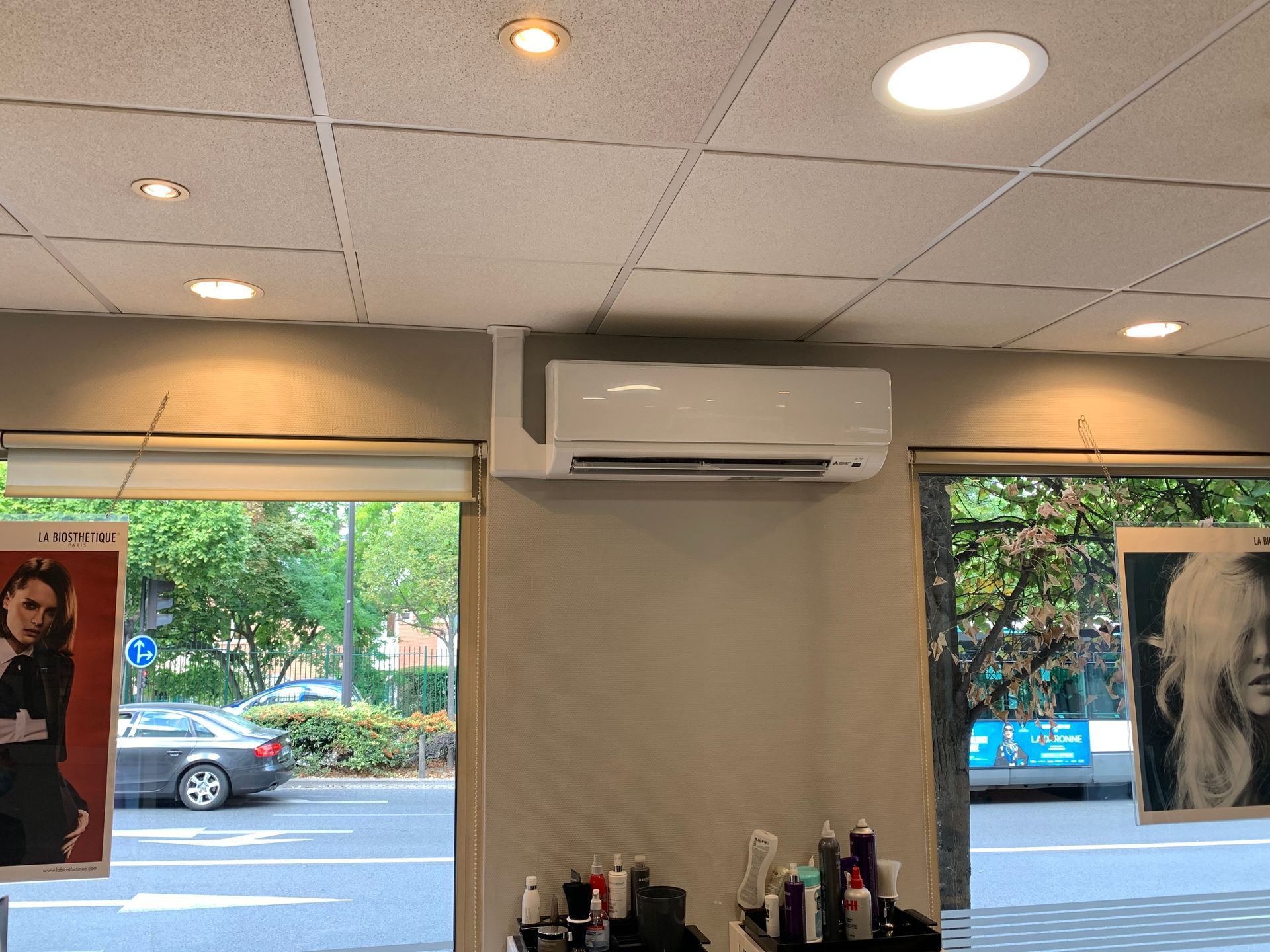 Climatisation murale vue de loin