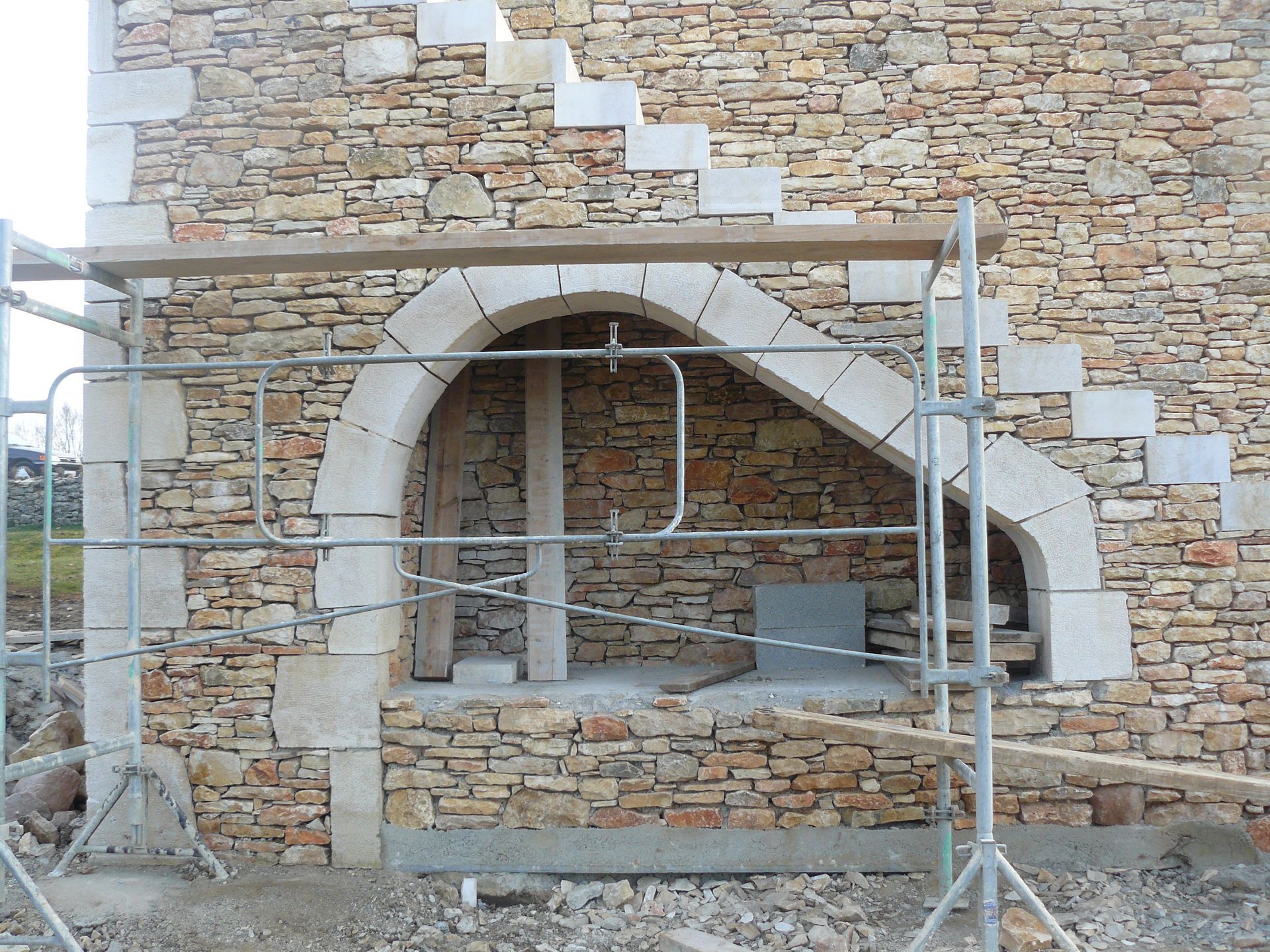 Construction d'un salon - bar - cuisine d'été