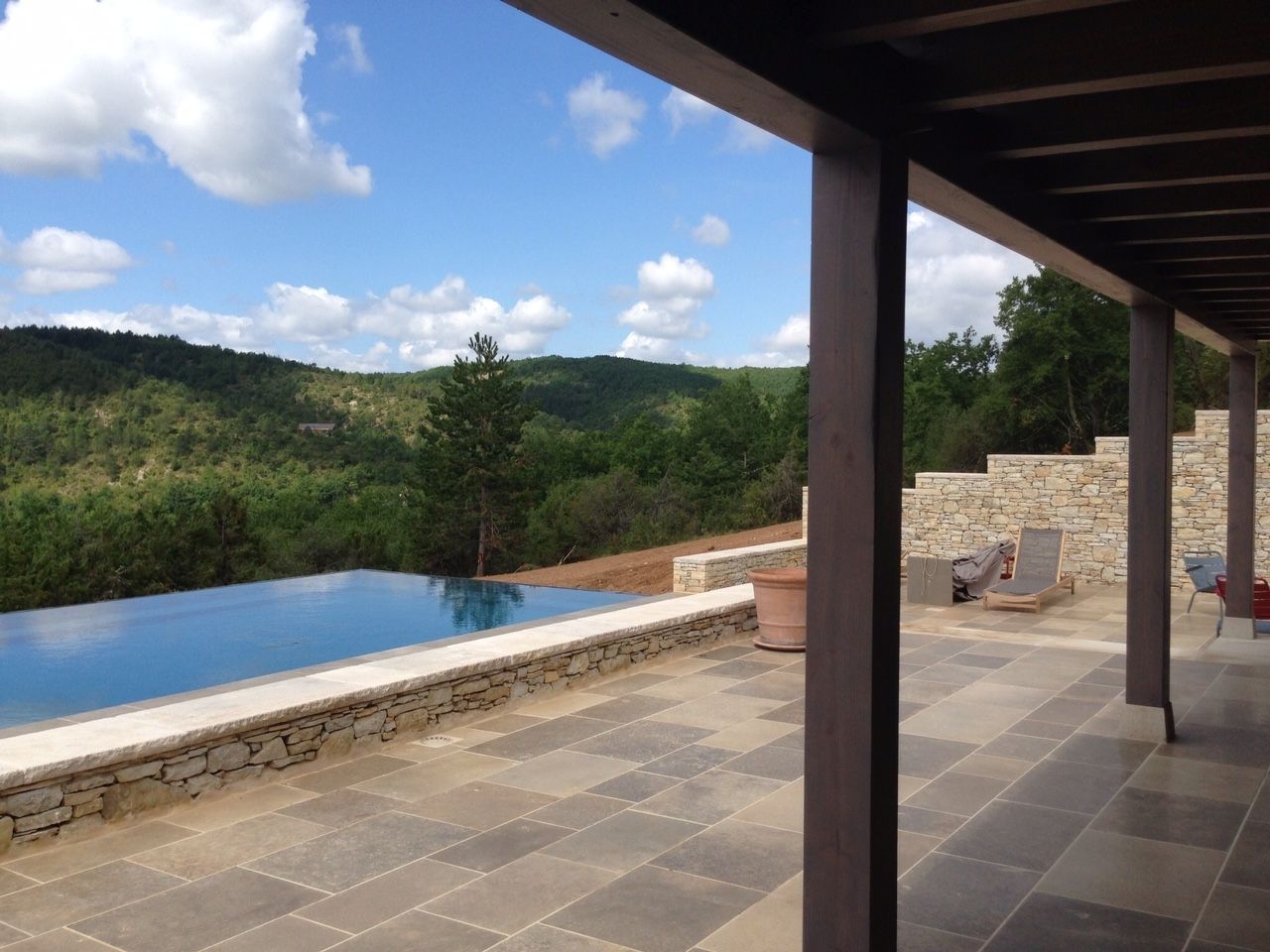Piscine à débordement à Prayssac