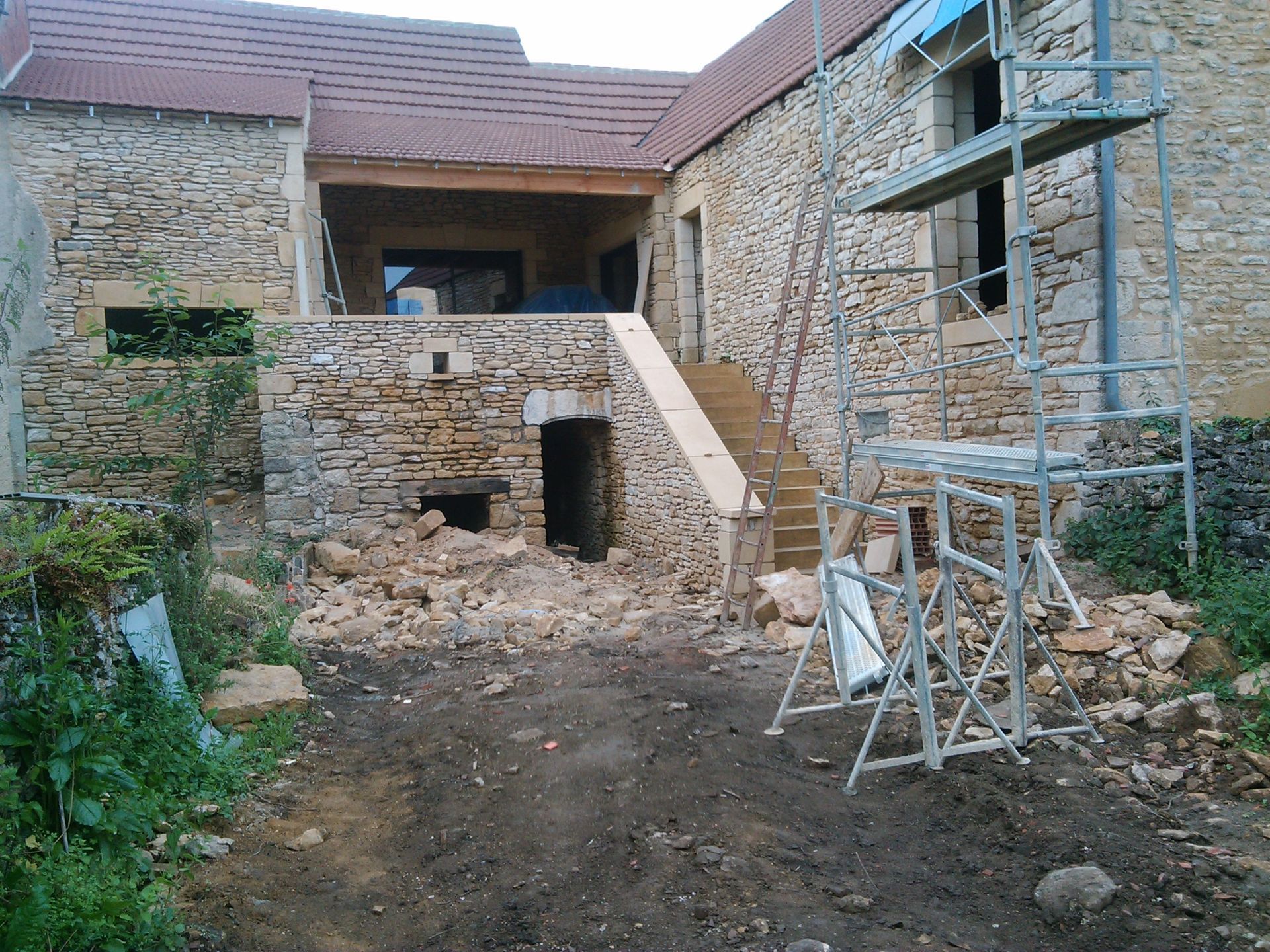 Restauration d'une maison à Goujounac
