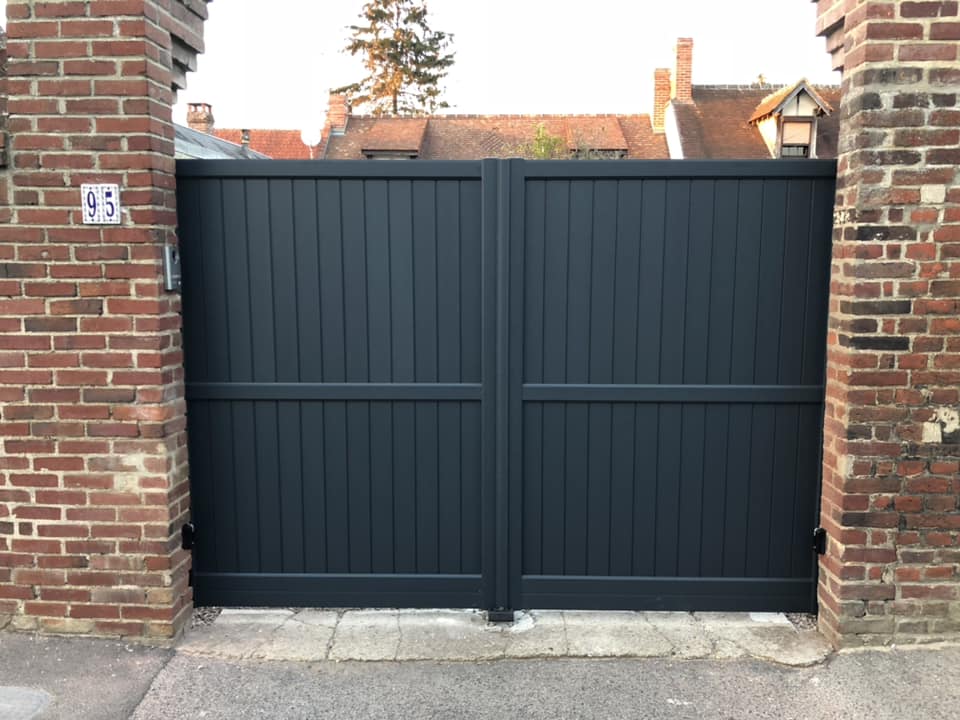 portail motorisé noir