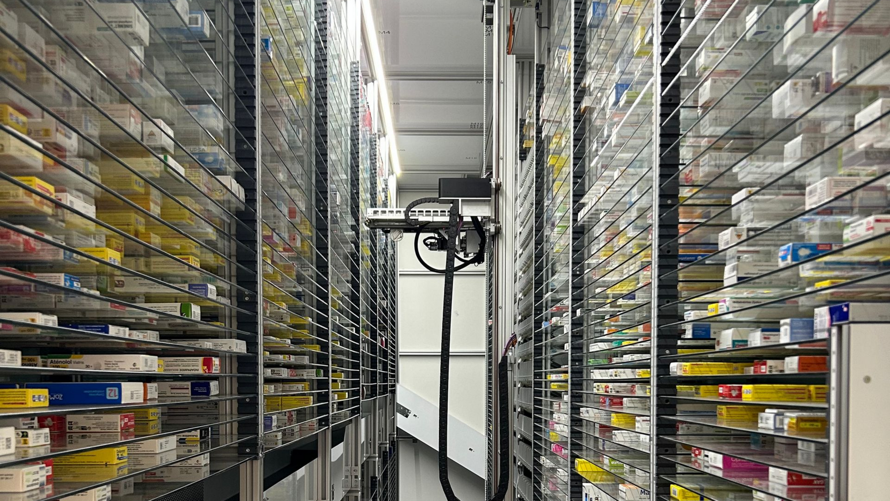 Tiroir d'une pharmacie avec des médicaments