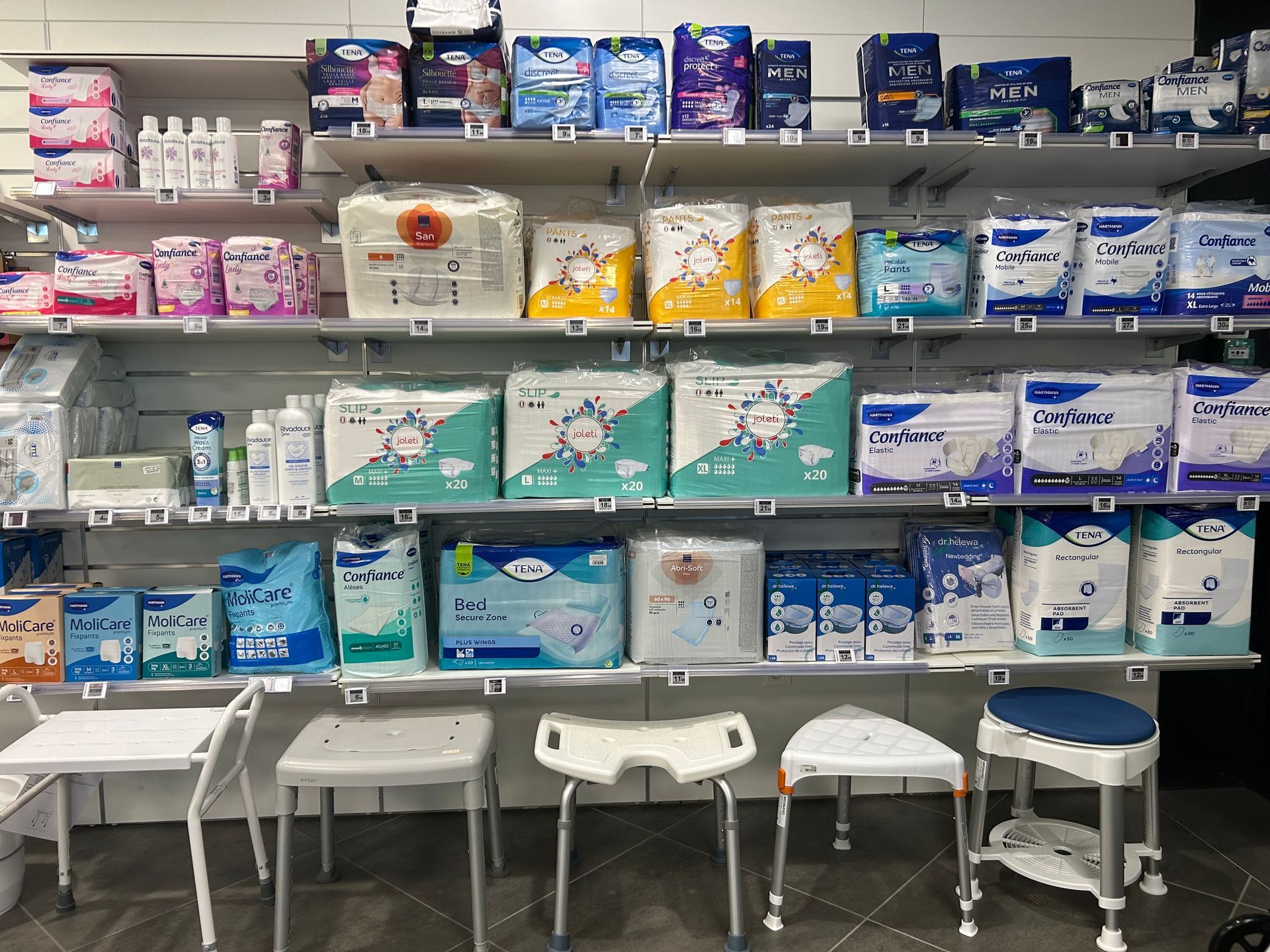 Matériel médical et rayons de la pharmacie