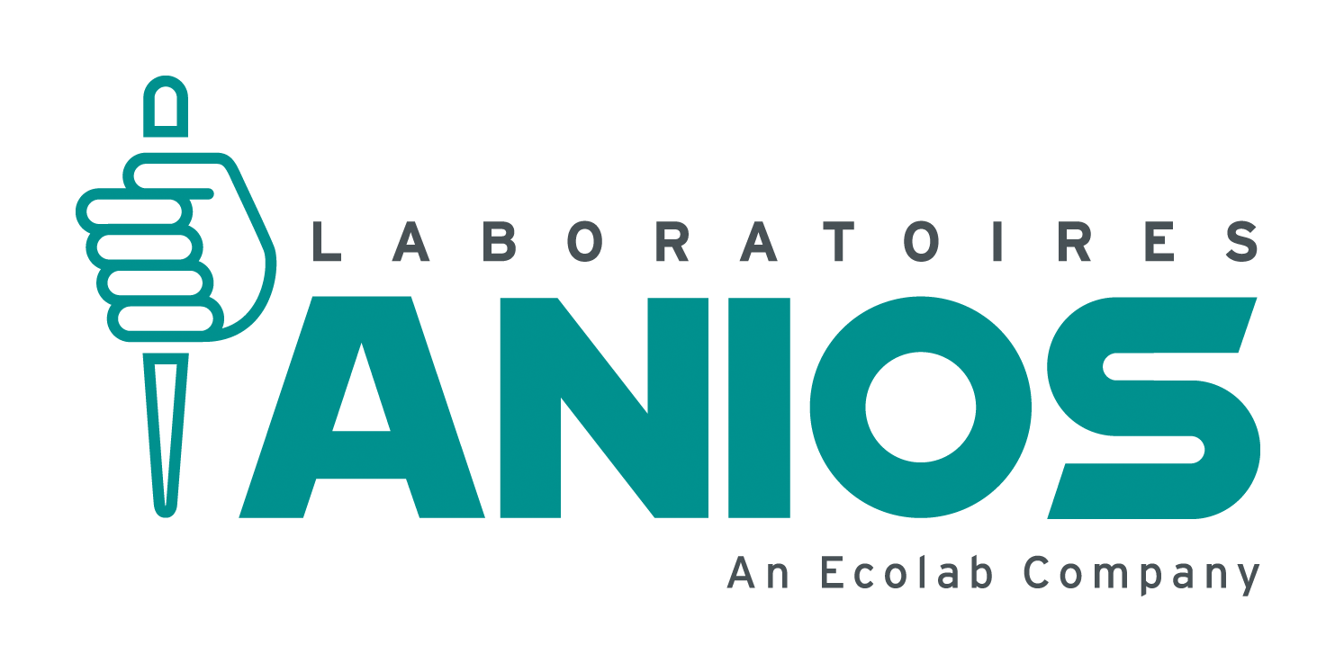Logo des Laboratoires Anios, avec un texte turquoise et une main tenant une pipette. « An Ecolab Company » est inscrit en petit texte en dessous.
