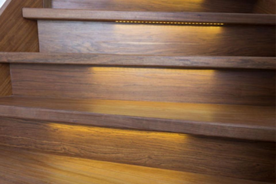 Detailaufnahme einer Treppe aus Holz