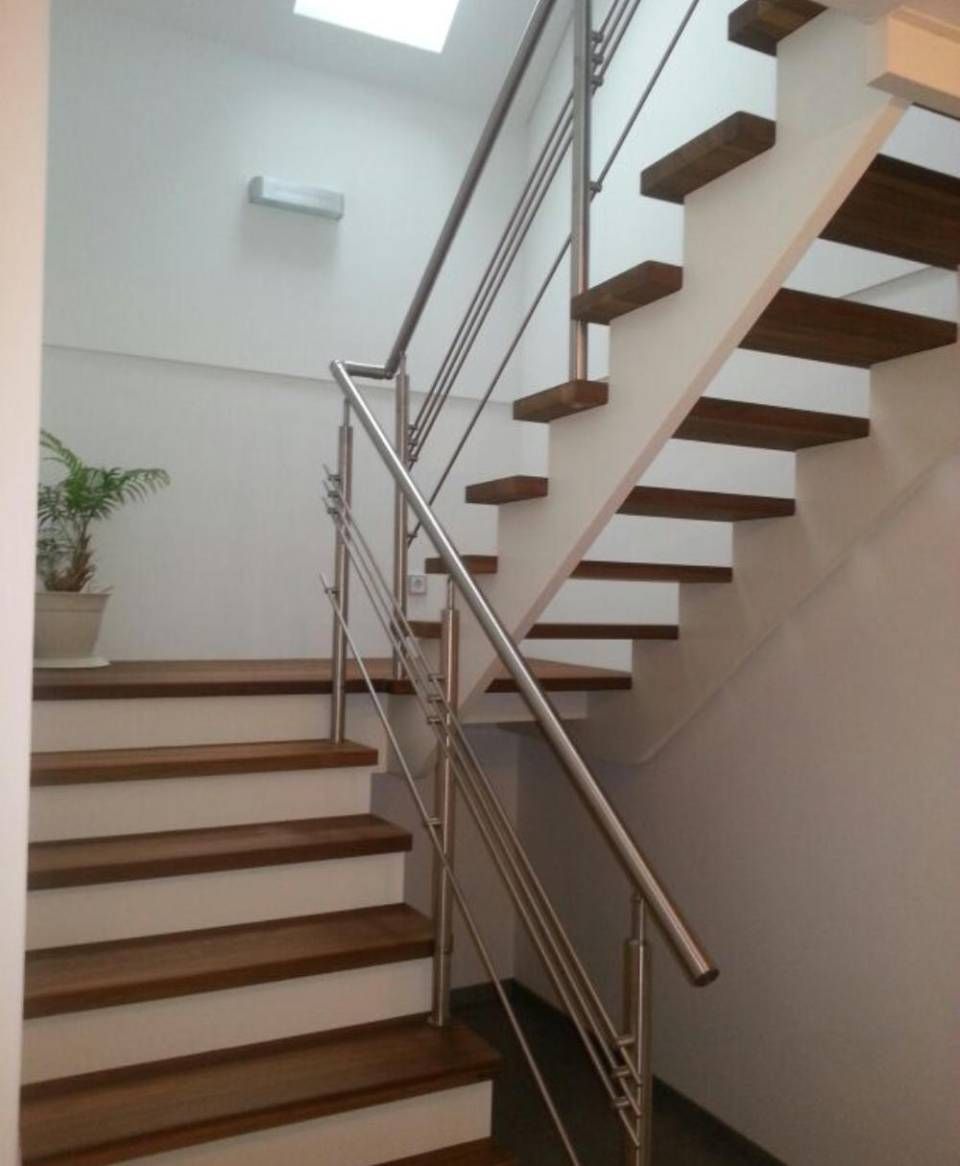 Moderne Treppe aus Holz