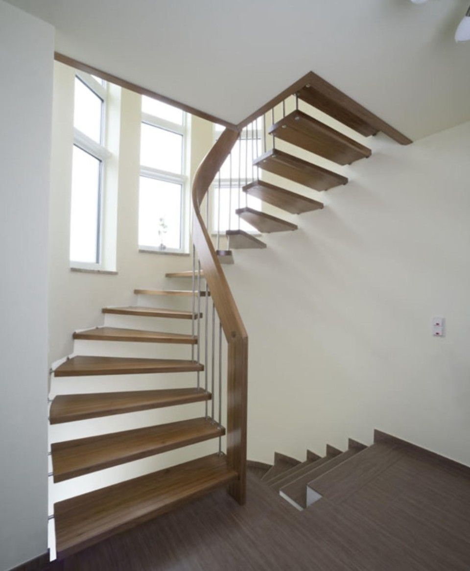 Moderne Treppe aus Holz