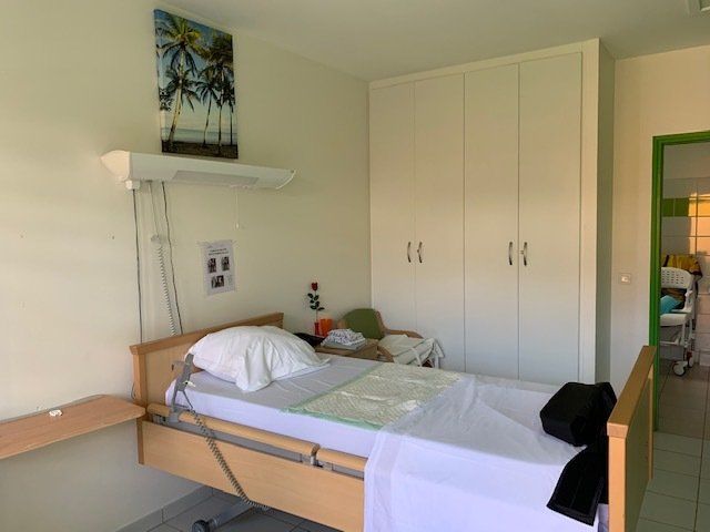 Lit adapté aux seniors