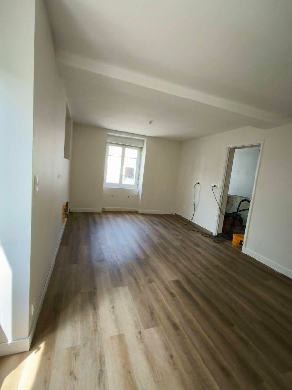 Du parquet flottant posé dans une pièce