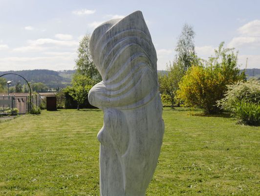 Skulptur aus Stein | Bildhauer Urs Imhof | Haus zum Steigbrunnen | Klingnau