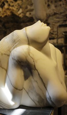 Nahaufnahme Skulptur | Bildhauer Urs Imhof | Haus zum Steigbrunnen | Klingnau