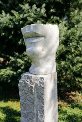 Steinskulptur | Bildhauer Urs Imhof | Haus zum Steigbrunnen | Klingnau