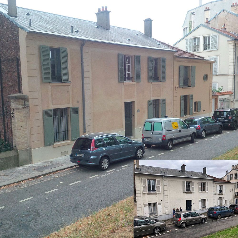 Rue résidentielle, avec des voitures garées le long d'une maison de ville rénovée.