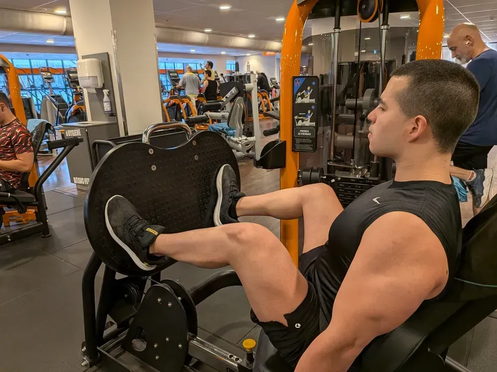 Imagen de marcador de posición; forma gris simple de una montaña con un círculo encima.