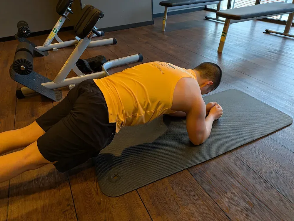 Imagen de marcador de posición; forma gris simple de una montaña con un círculo encima.