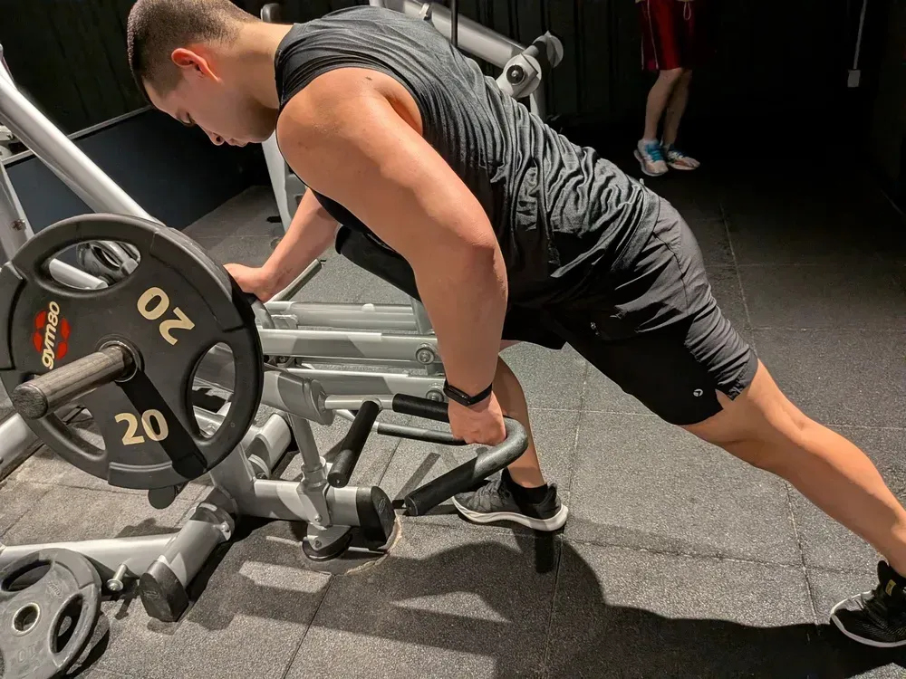 Imagen de marcador de posición; forma gris simple de una montaña con un círculo encima.