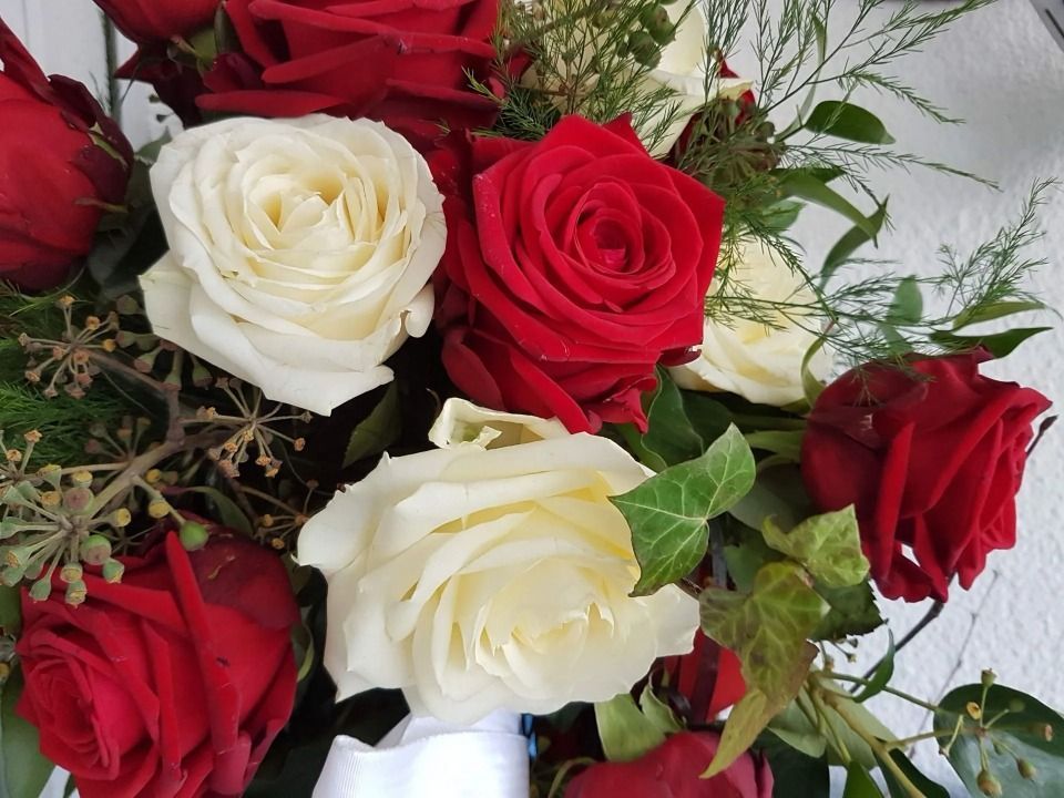 Rosengesteck von der Bärtschi Bestattungen AG