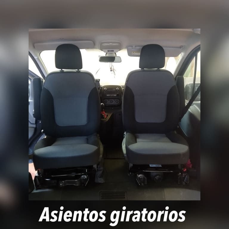 Una imagen de un coche con las palabras asientos giratorios en la parte inferior.