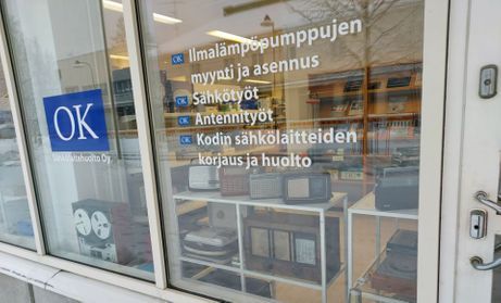 OK-Sähkölaitehuolto Oy liiketilan ikkuna