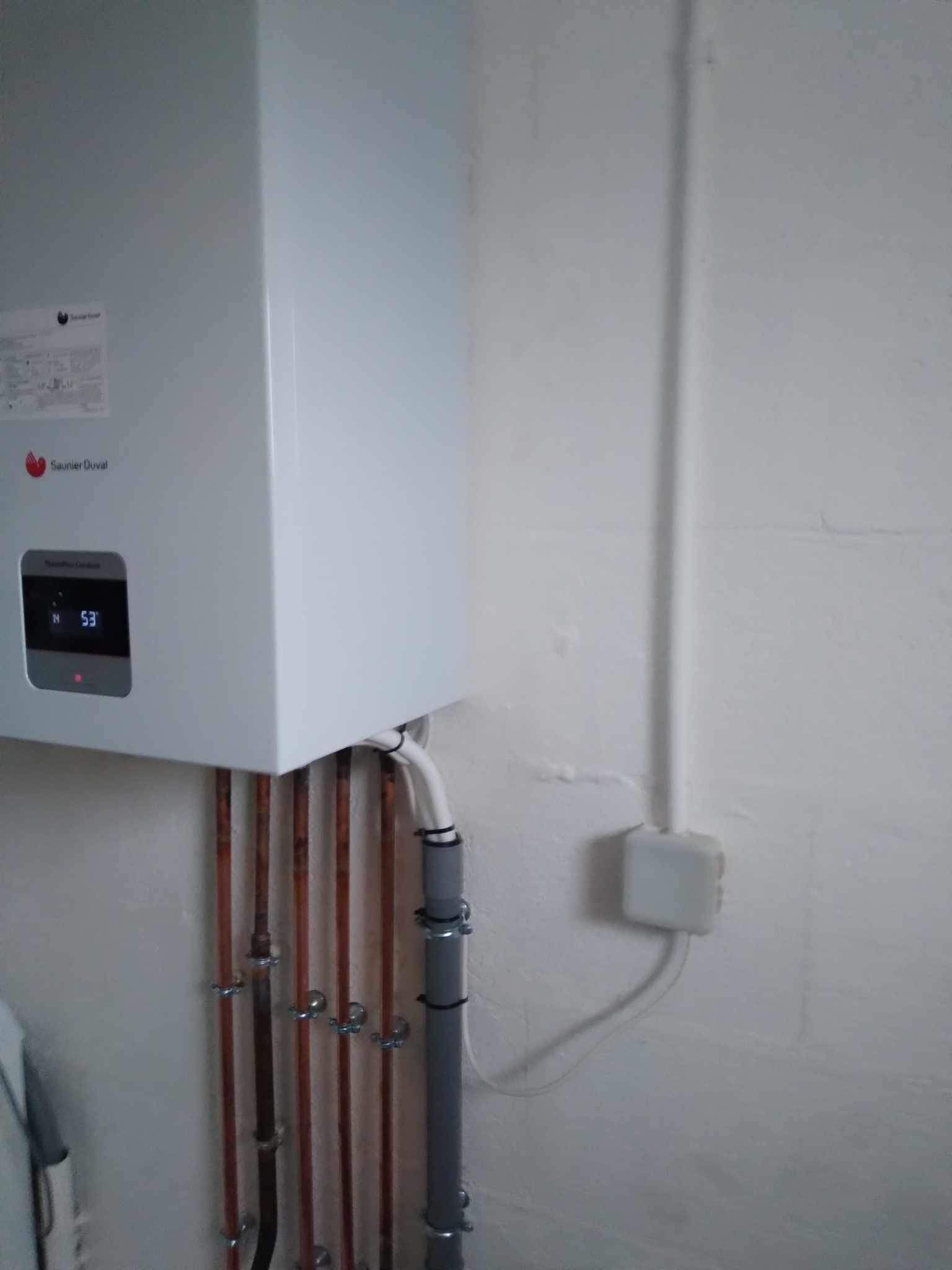 Chaudière accrochée à un mur 