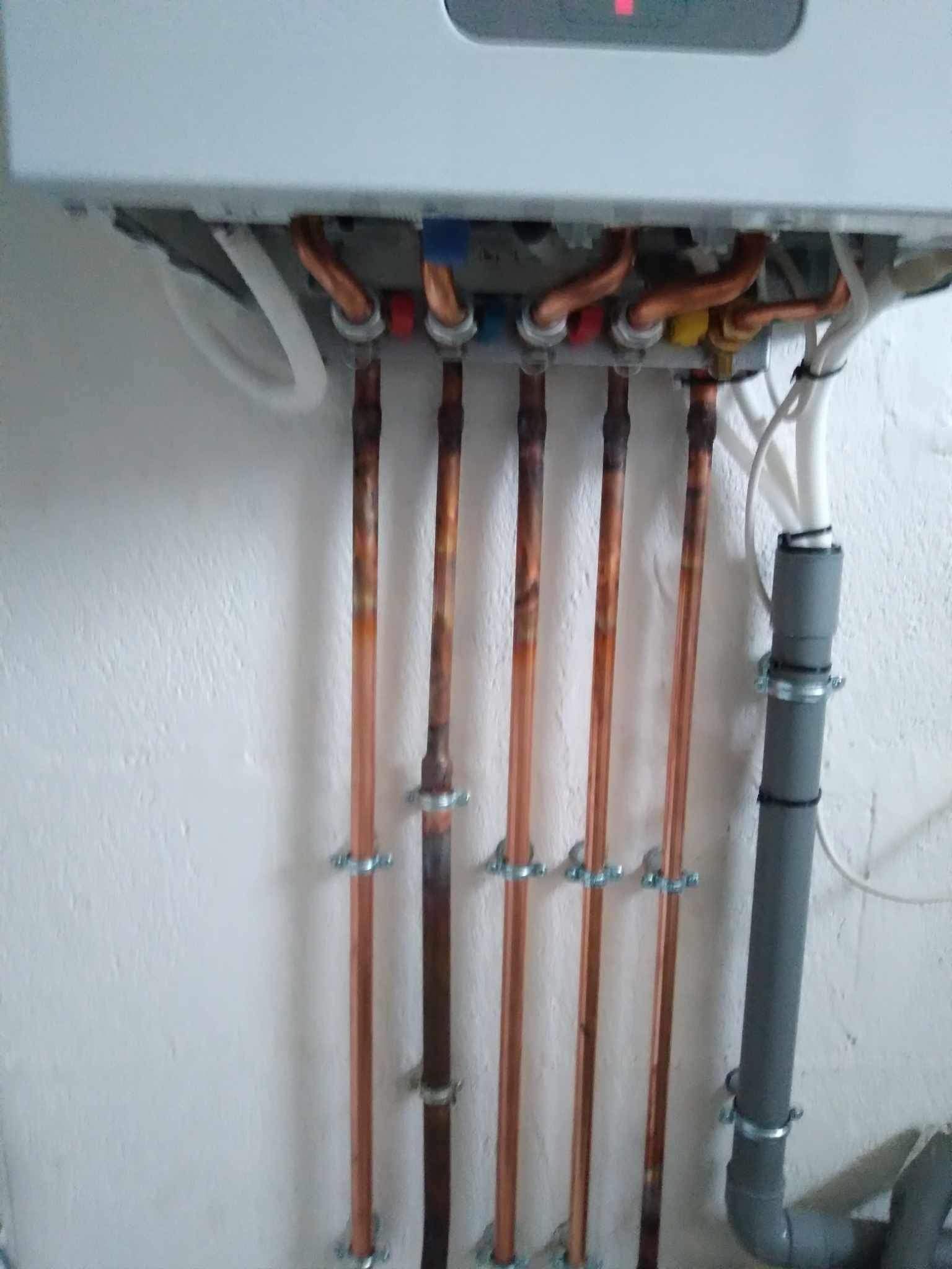 Des tuyaux de plomberie 