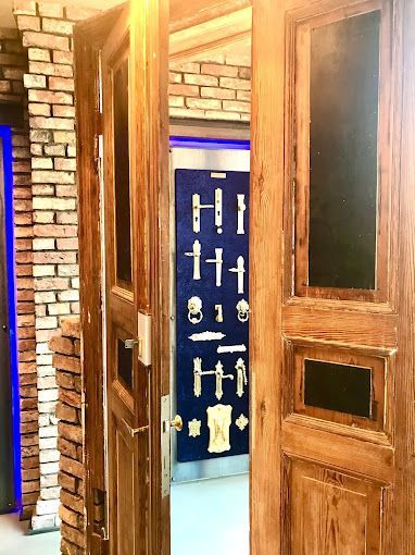 Verkaufsraum mit Türschlössern im Ladengeschäft