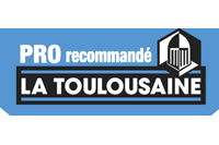 Logo pour LA TOULOUSAINE, texte « PRO recommandé », écusson sur fond bleu.